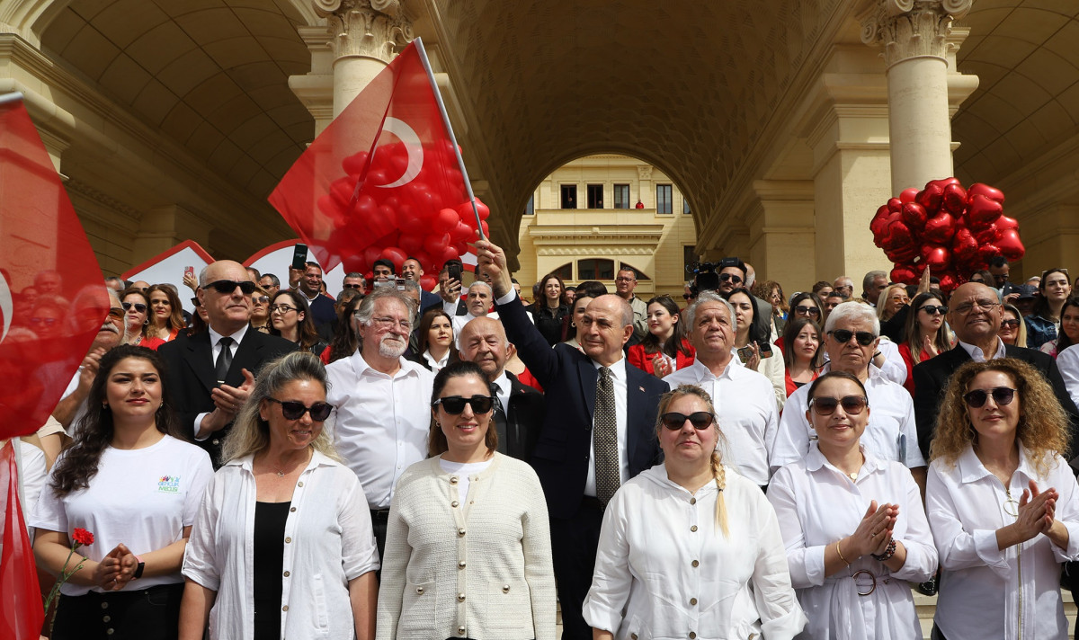 REKORTMEN BASKAN'I BİNLERCE BÜYÜKÇEKMECELİ KARŞILADI